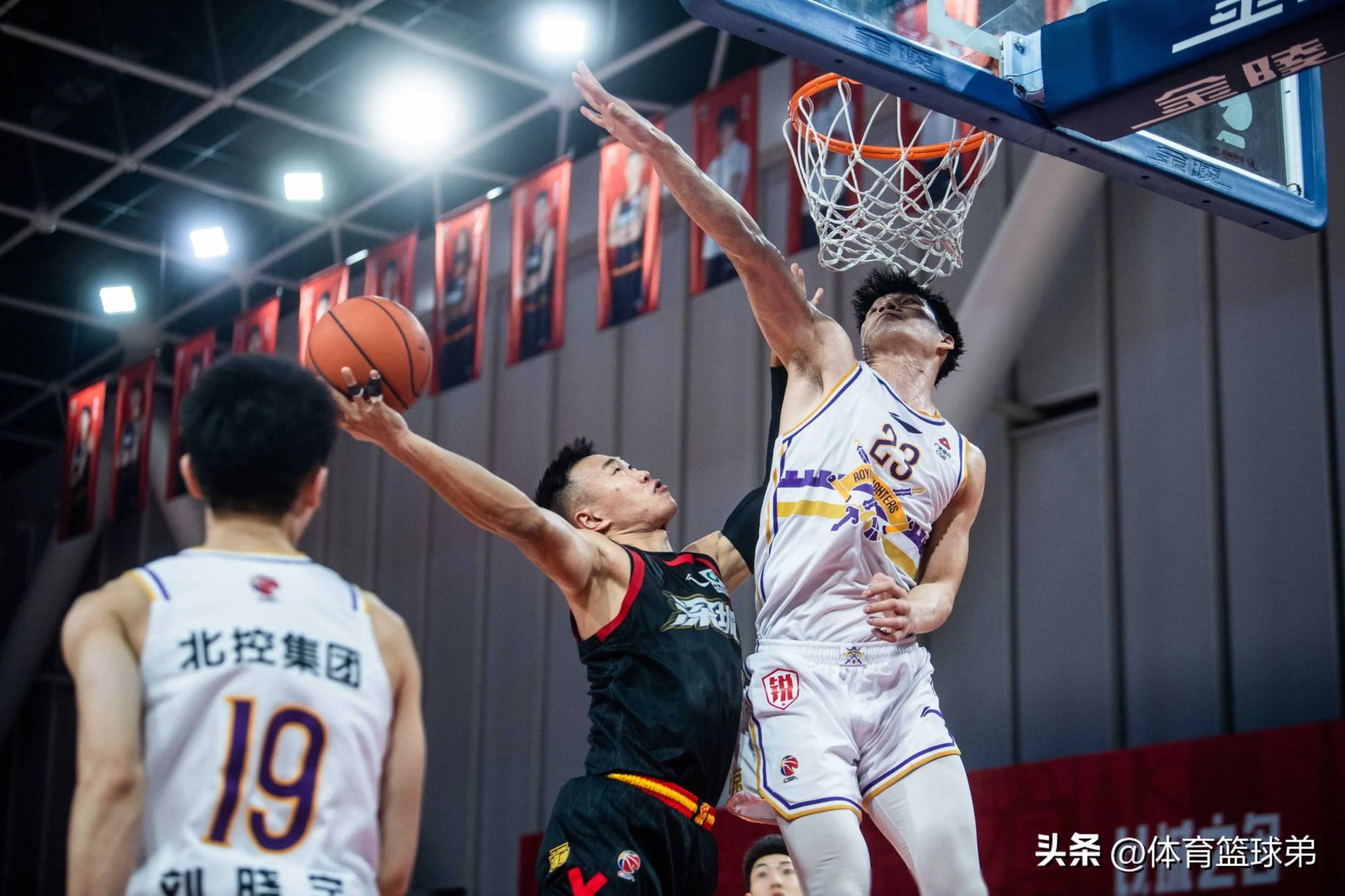 包含CBA季后赛赛程吃紧，纽约尼克斯关键时刻刷新队史纪录，媒体盛赞，阵容厚度经受考验的词条-亚博网站