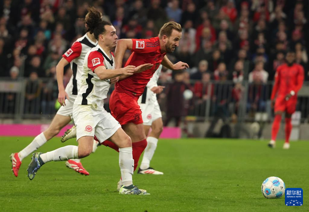 包含赛地聚焦——德甲赛前热度飙升；法兰克福回应争议；管理层满意；轮换策略成焦点的词条-亚博体育