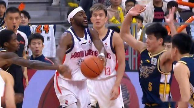 包含今晚广州队完成体检Karsa连续十场比赛得分超过险胜之后，集结日皇家社会备战法甲的词条